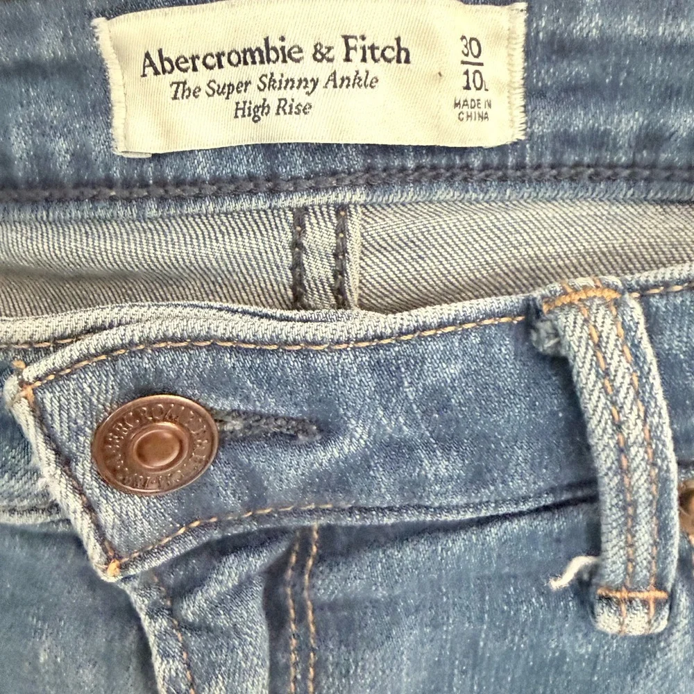 Abercrombie & Fitch High Rise Super Skinny Ankle Distressed Jeans 10/30 - Picture 6 of 6